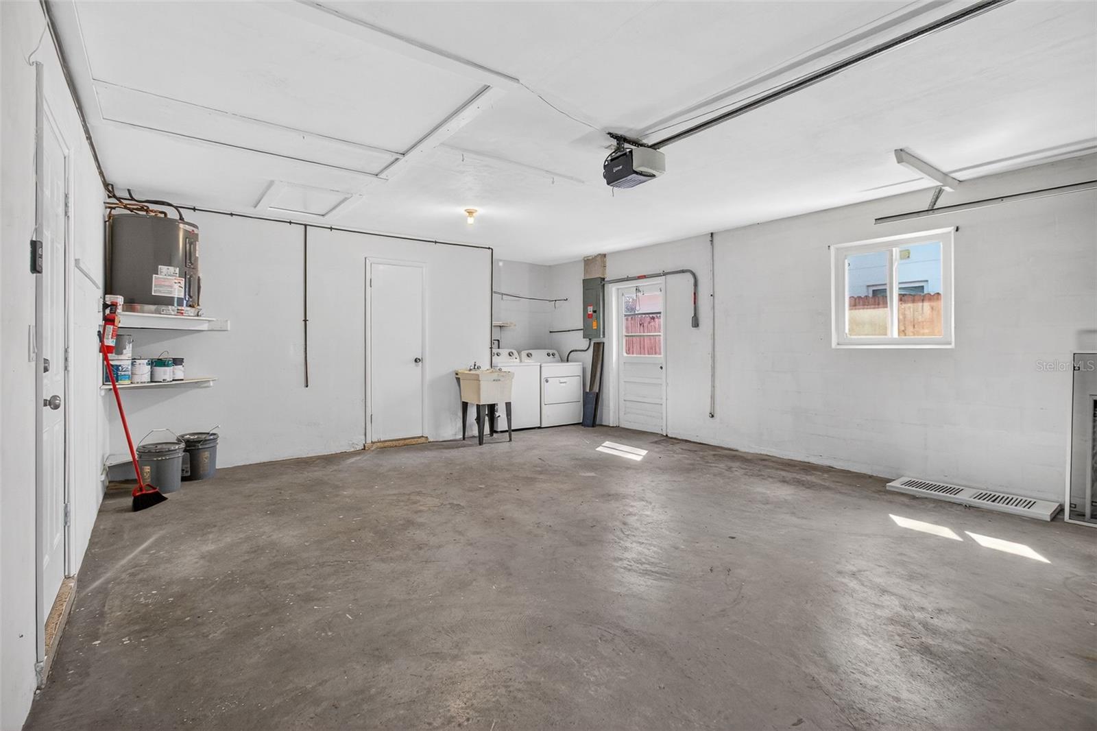 TROPIC HILLS - Residential