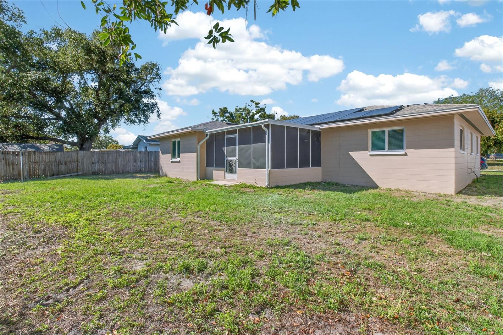 TROPIC HILLS - Residential