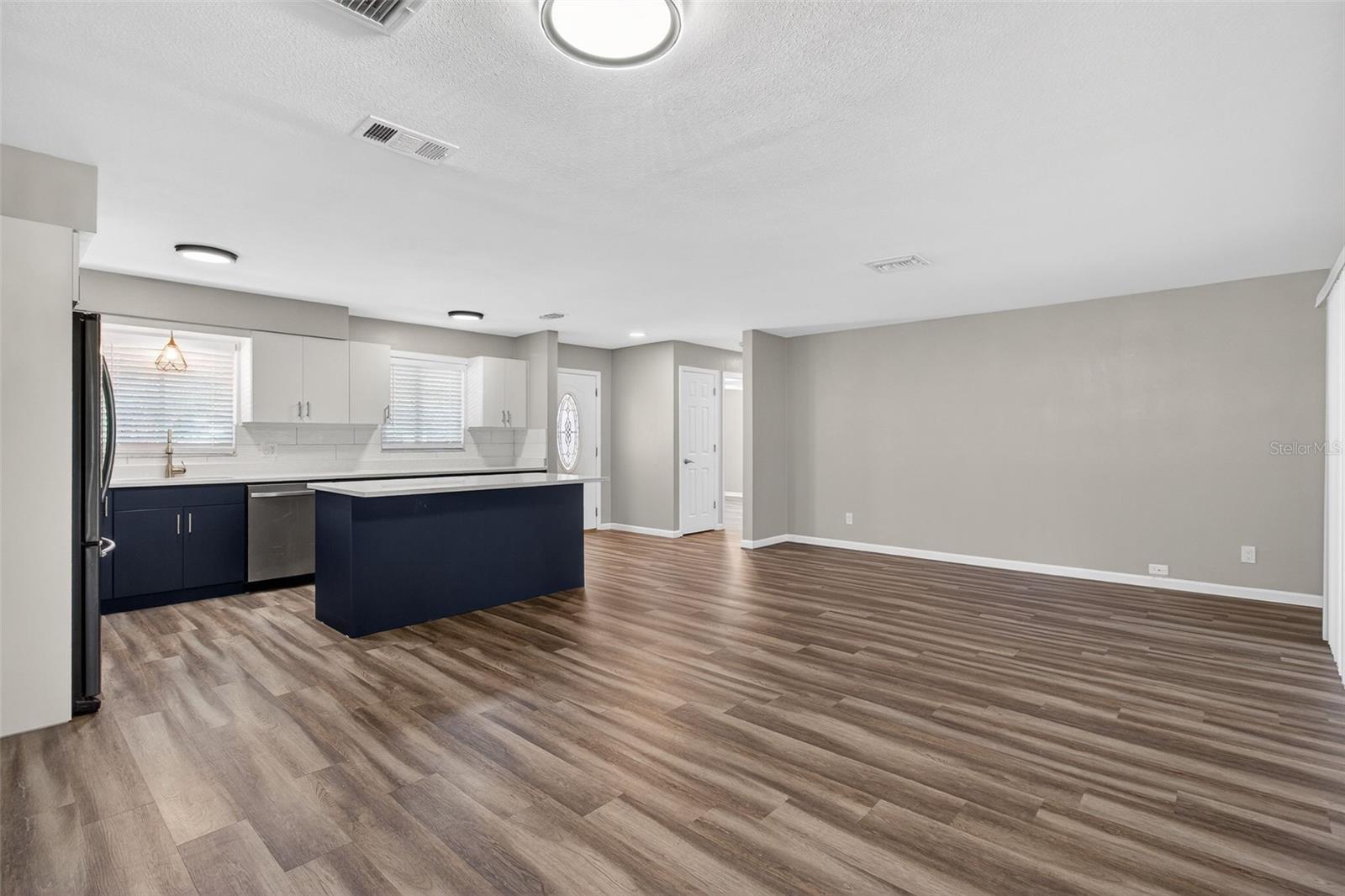 TROPIC HILLS - Residential