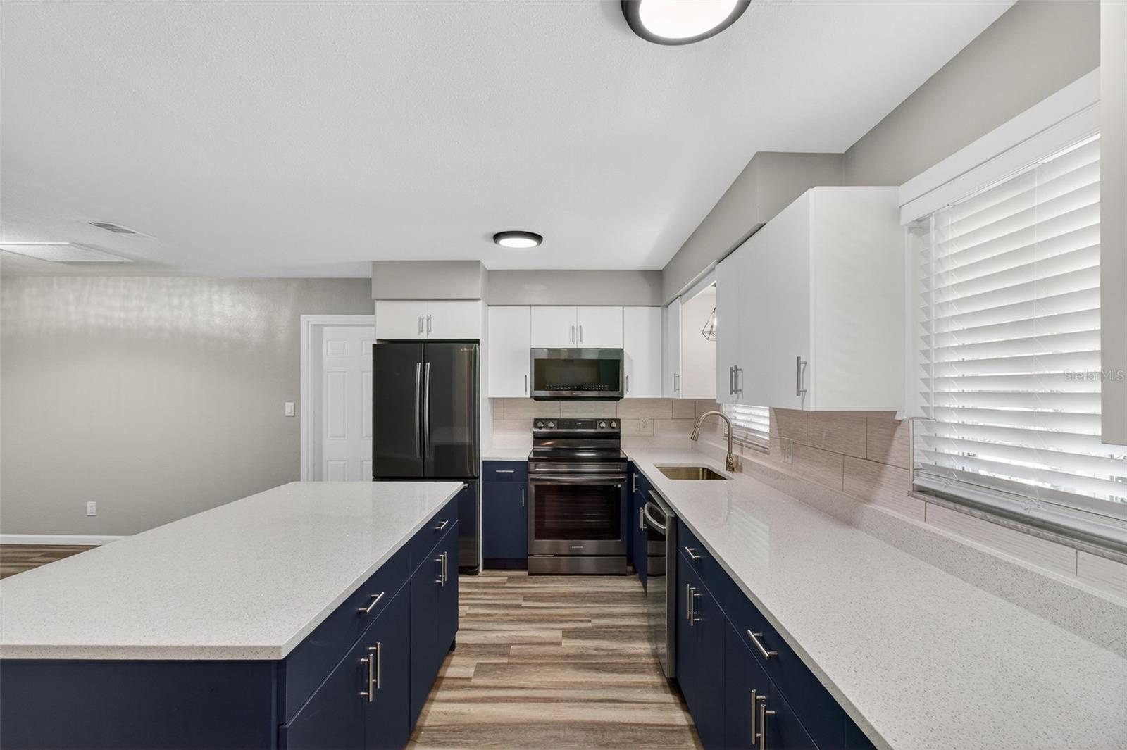 TROPIC HILLS - Residential