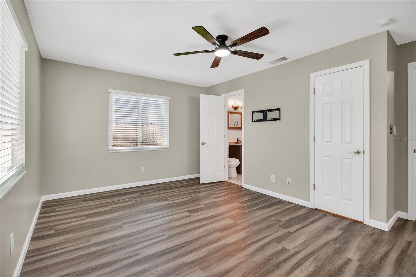 TROPIC HILLS - Residential