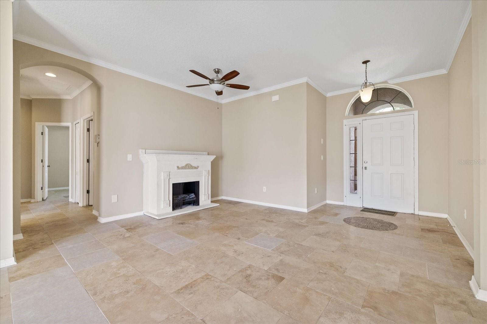 1833 MIRA LAGO CIRCLE