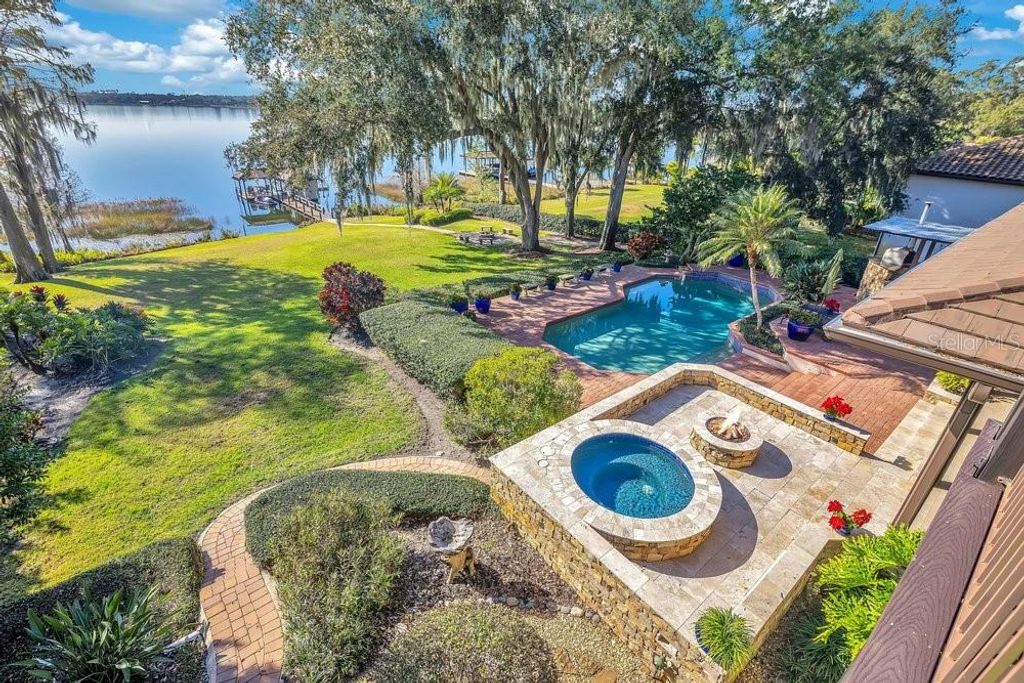 Photo of 10577 Down Lakeview Circle, Windermere, FL 34786 (MLS # O6377244)