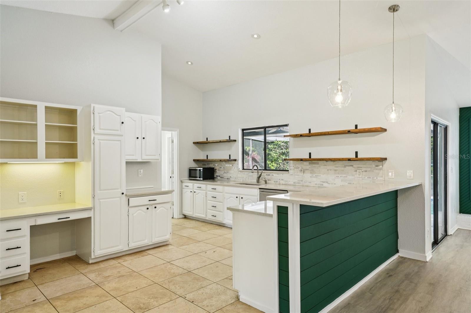 LAKE VALENCIA UNIT 3B - Residential