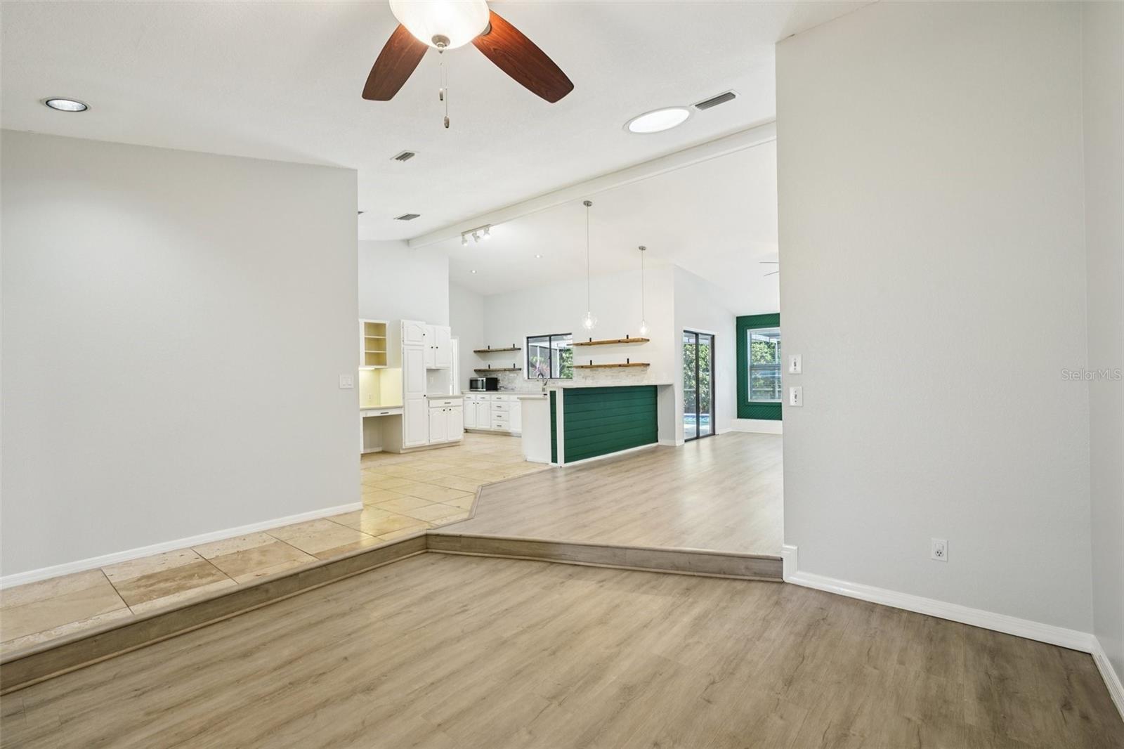 LAKE VALENCIA UNIT 3B - Residential