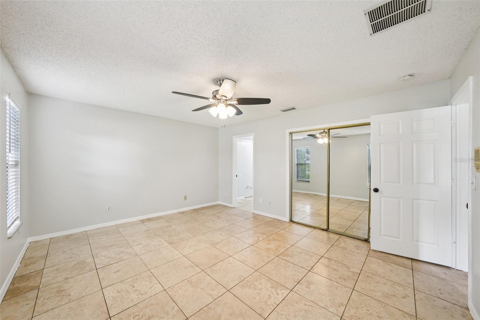 LAKE VALENCIA UNIT 3B - Residential