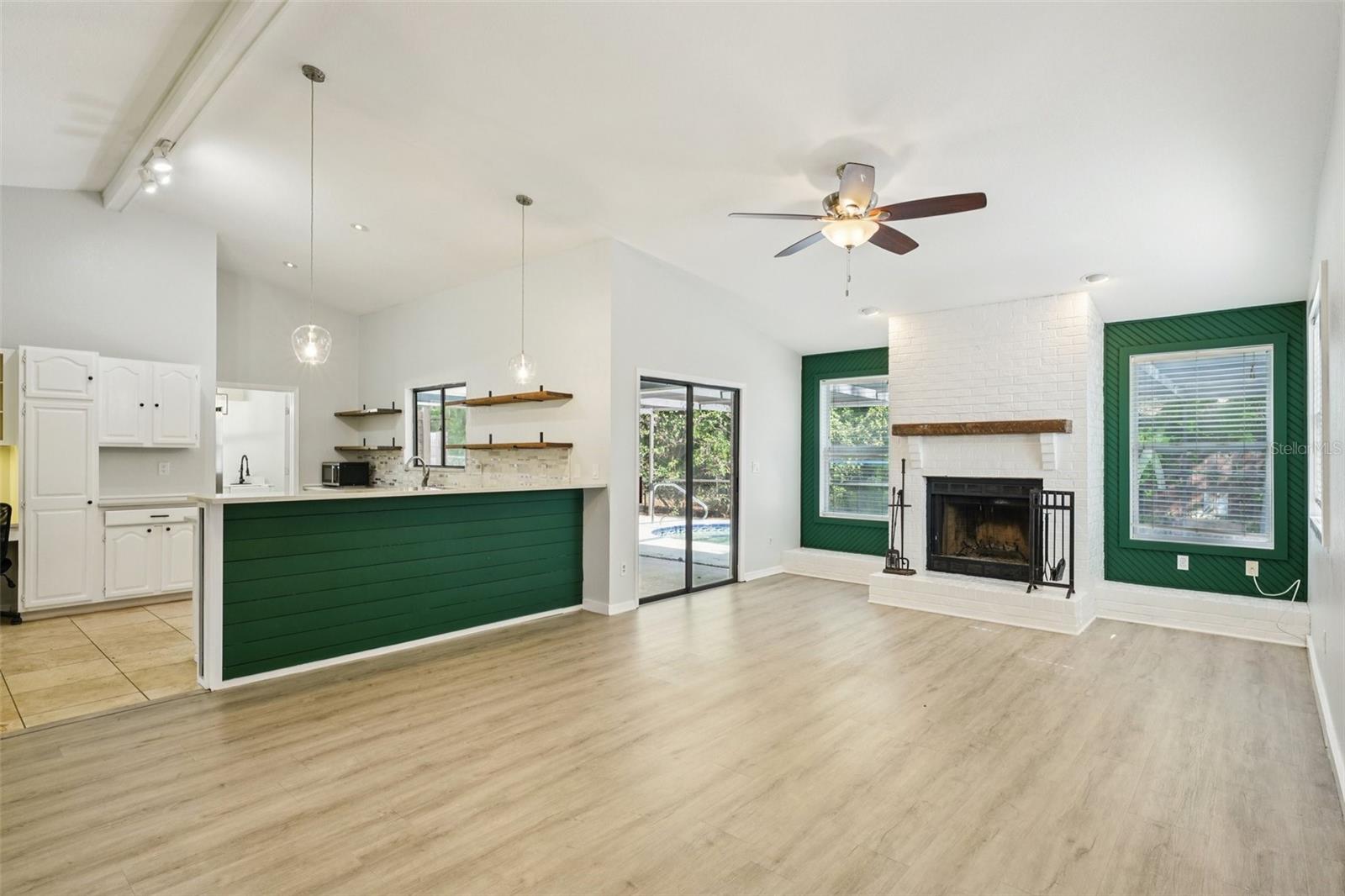 LAKE VALENCIA UNIT 3B - Residential