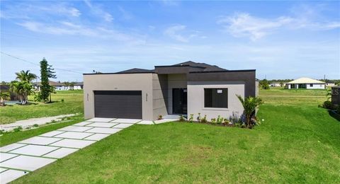 Photo of 3927 NW 40th Terrace, Cape Coral, FL 33993 (MLS # O6387797)