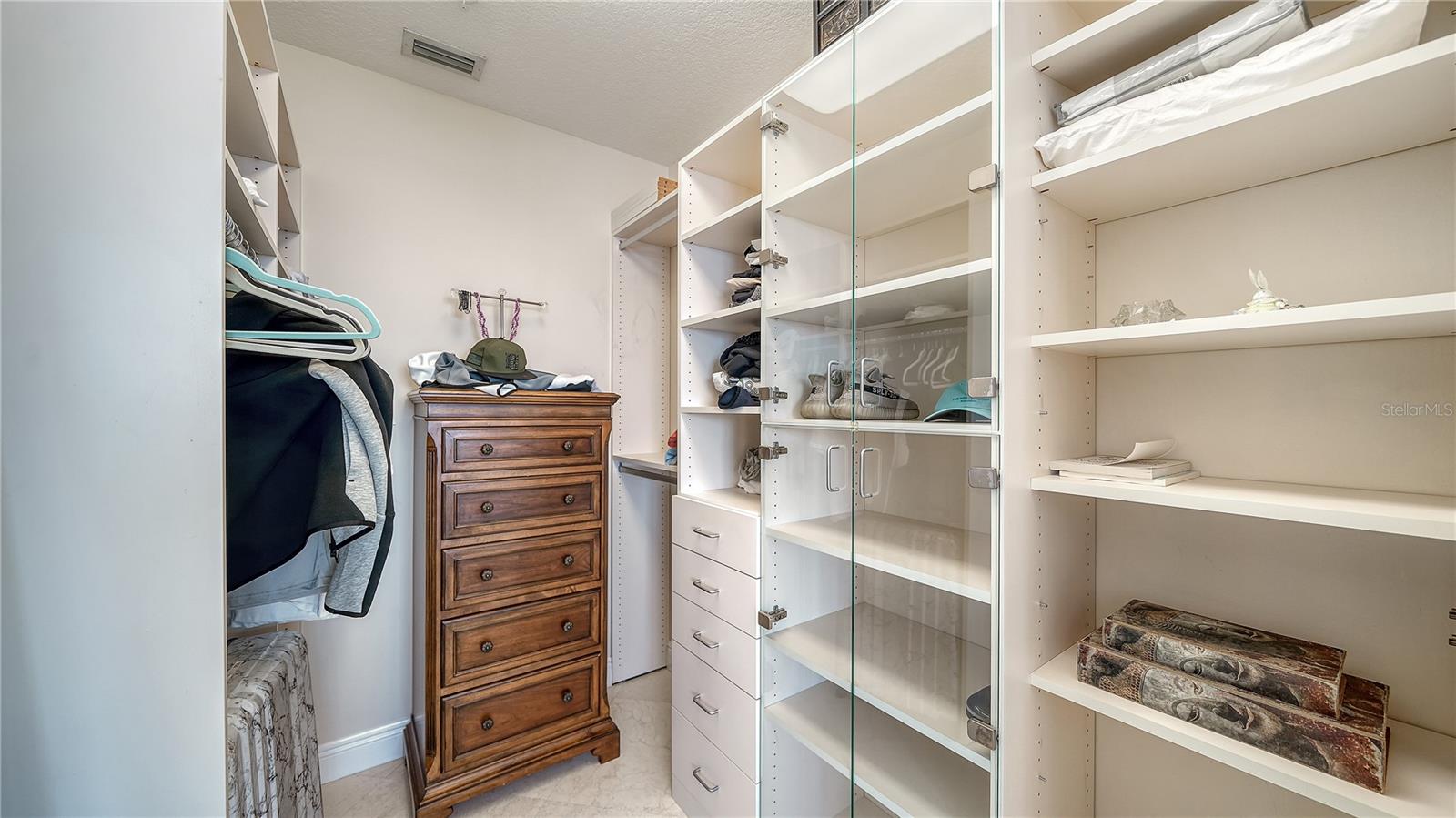 THE BEACH RESIDENCES - Residential