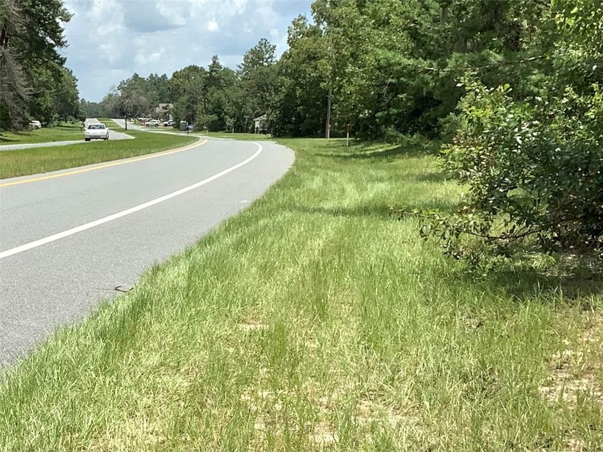 Commercial Lot Zone B2. On busy main road in Rapidly growing Devlopment of Marion Oaks. High visibility and traffic. Making it attractive 
for various business. Great opportunity to build and owning a small business-- community retail shop, Personal, pet services, and more. 
Close by the new market, golf course, schools, shopping and restaurants. Near Hwy 484, I-75, and easy access to Hwy 200 and Ocala. short drive to Rainbow River and Rainbow Springs State Park. and about 73 Miles N of Orlando.