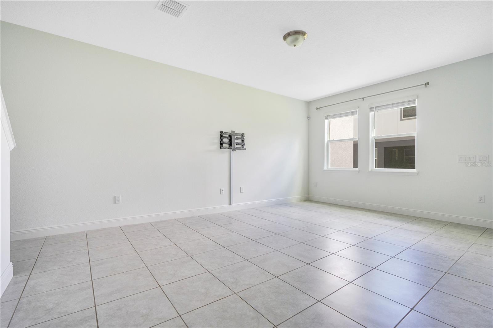 ENCLAVE AT HAWKS CREST - Residential Lease