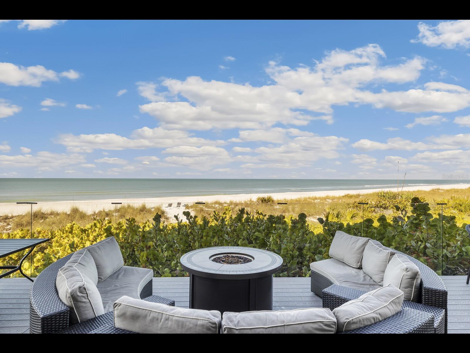 BEACH CHALET - Residential