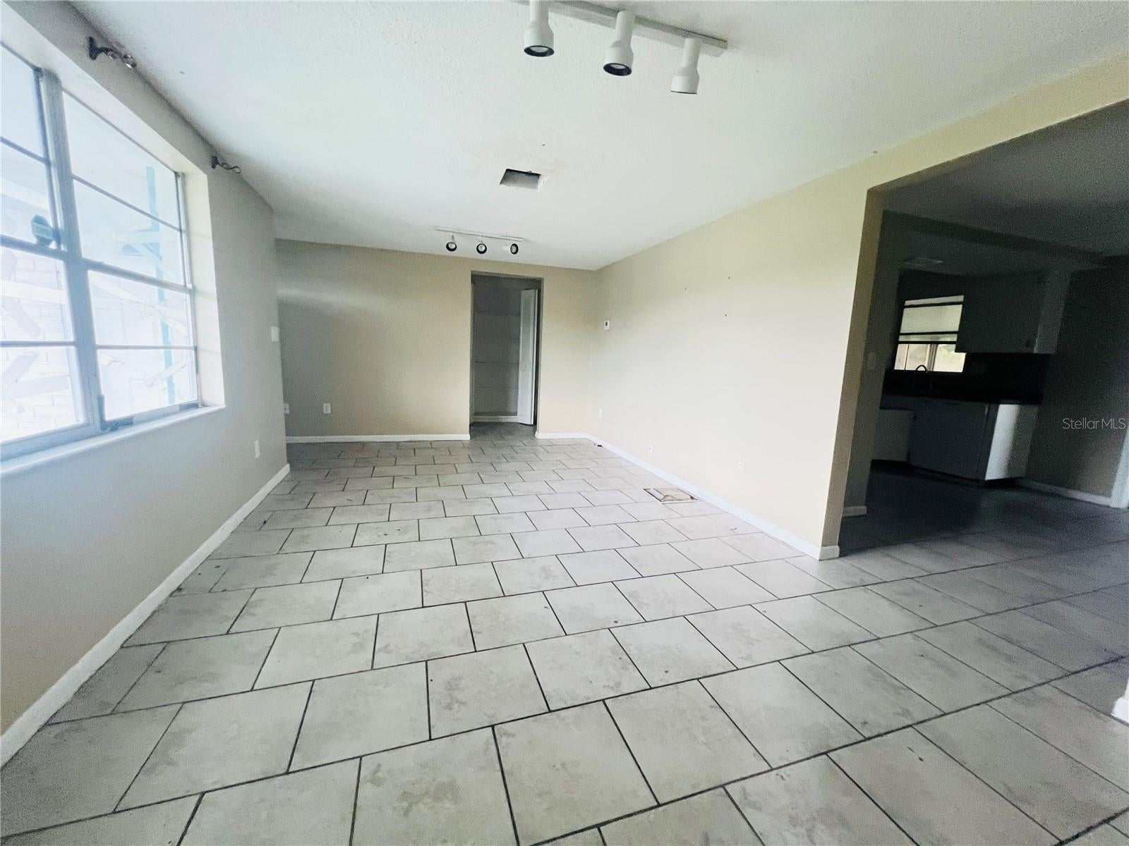 7230 INGLESIDE DRIVE