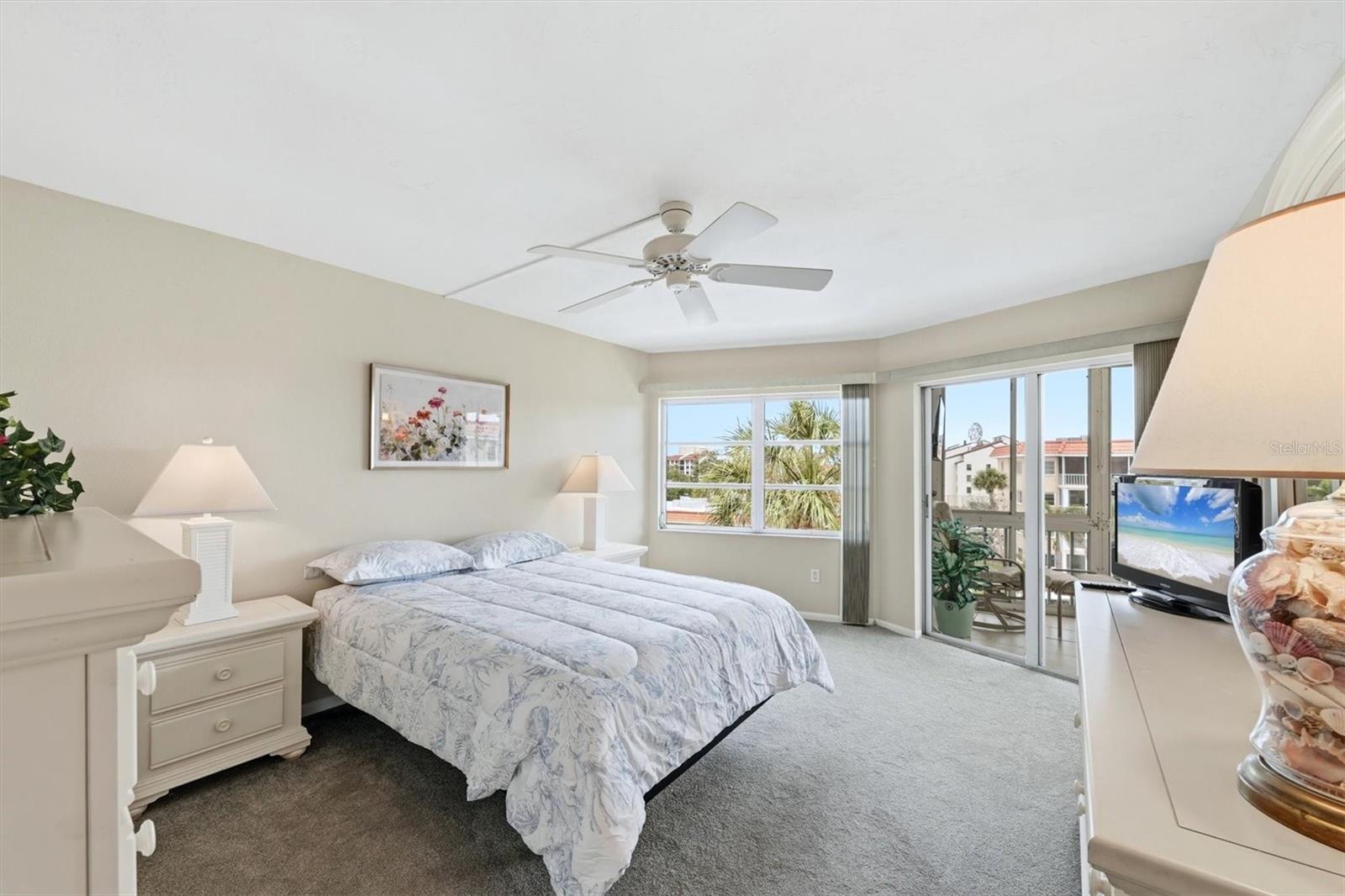 SIESTA HARBOR I - Residential