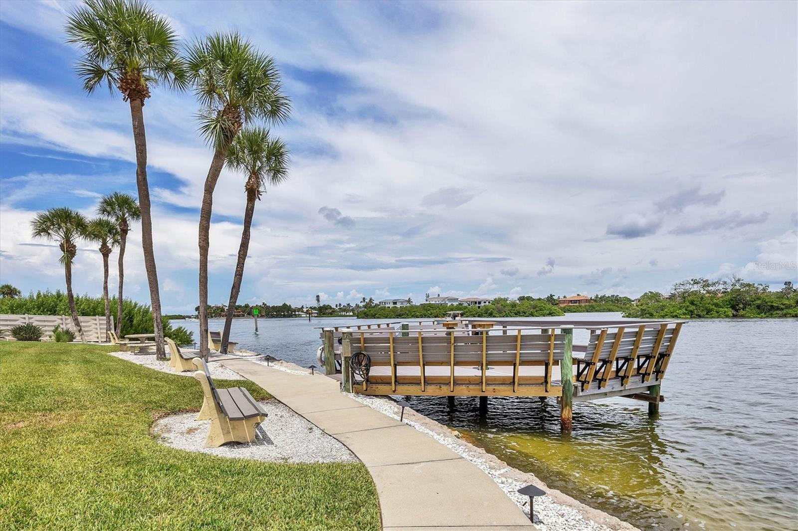 SIESTA HARBOR I - Residential