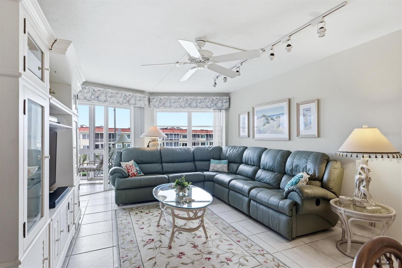 SIESTA HARBOR I - Residential