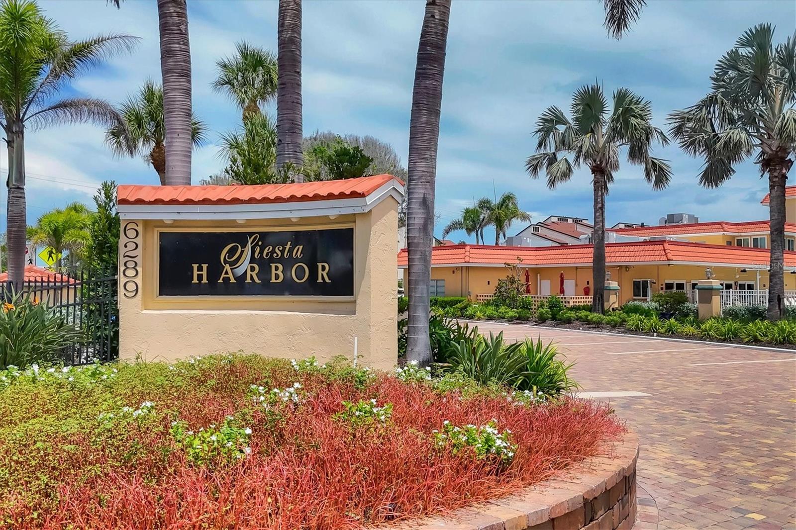 SIESTA HARBOR I - Residential