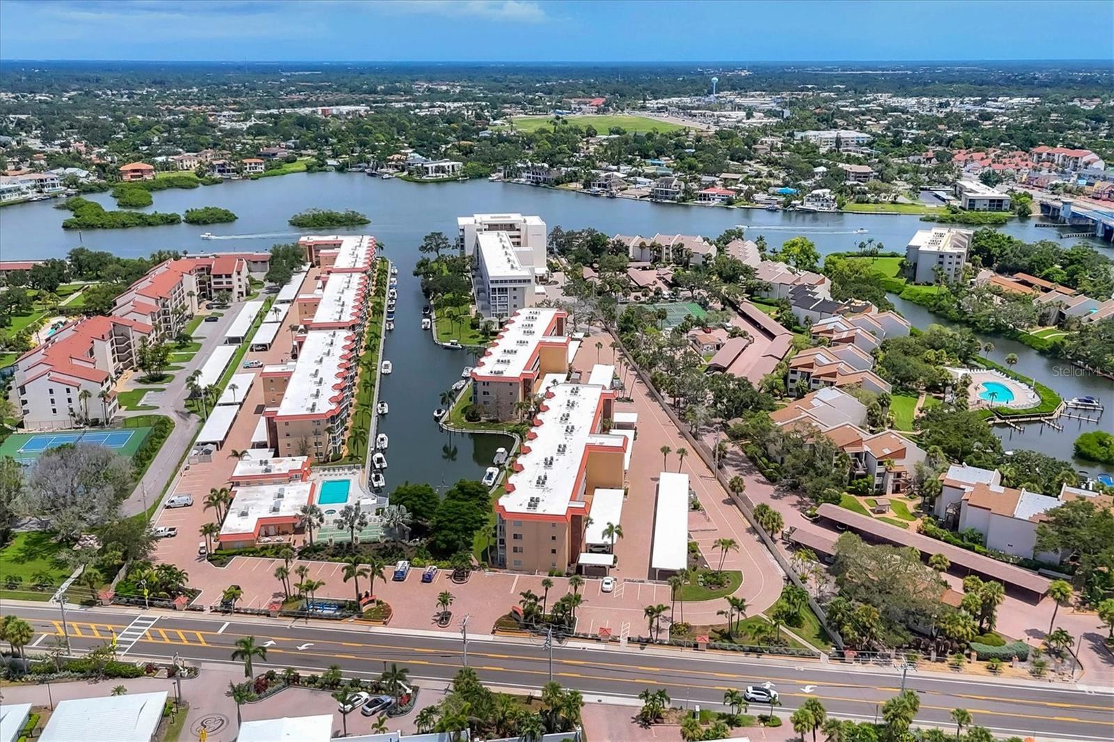 SIESTA HARBOR I - Residential