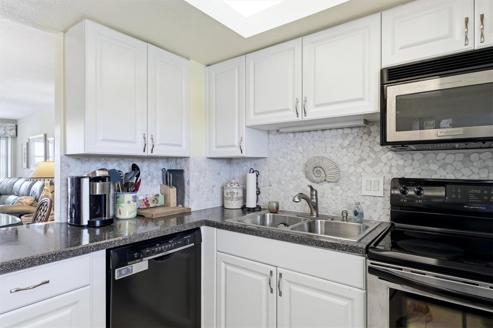 SIESTA HARBOR I - Residential