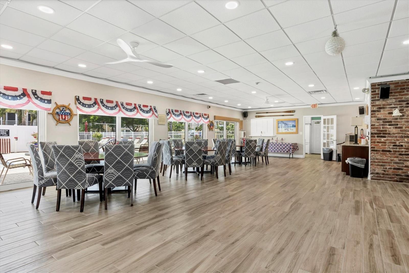 SIESTA HARBOR I - Residential