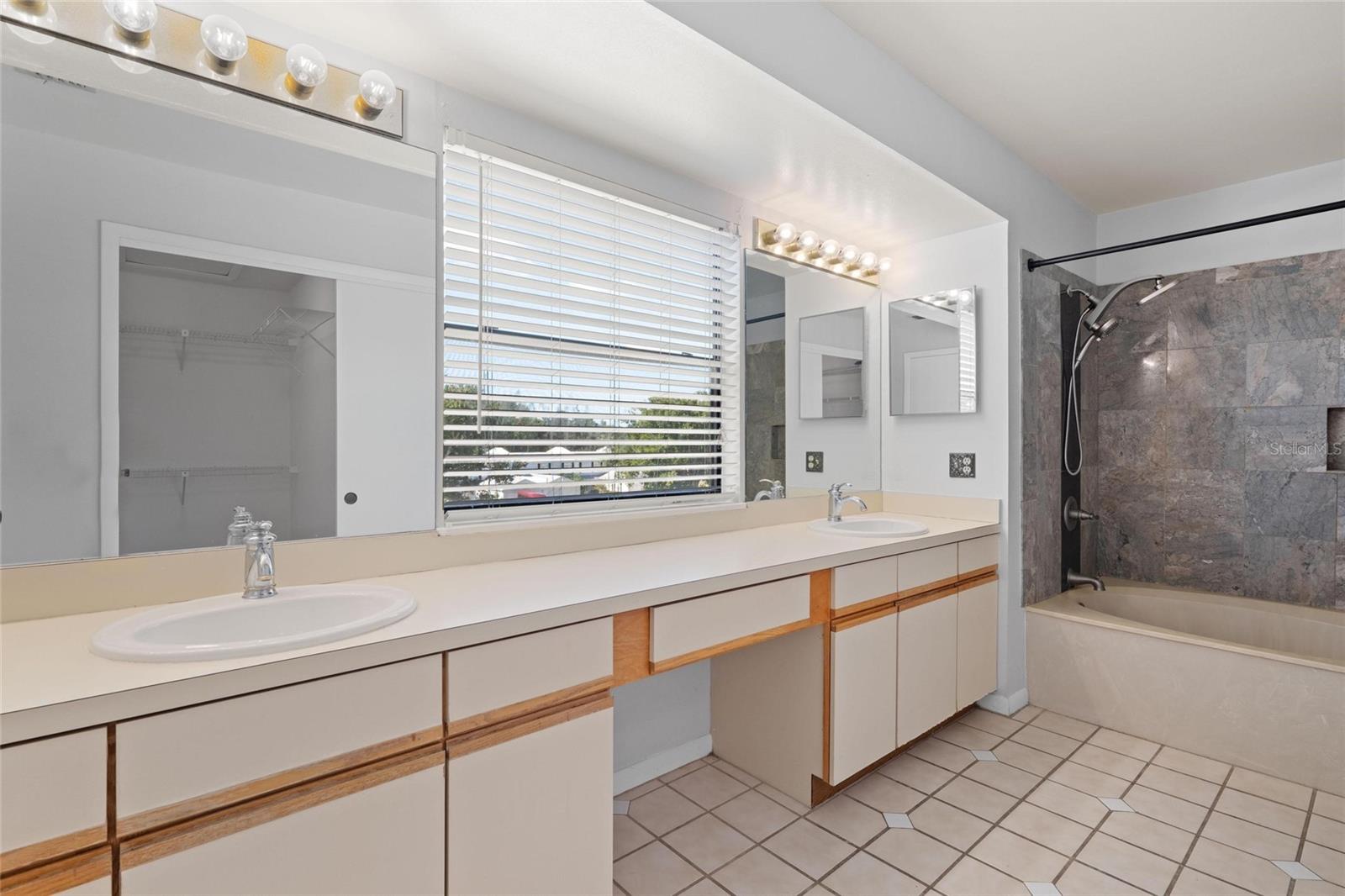 EGYPT LAKE BEACH CLUB A CONDOM - Residential Lease