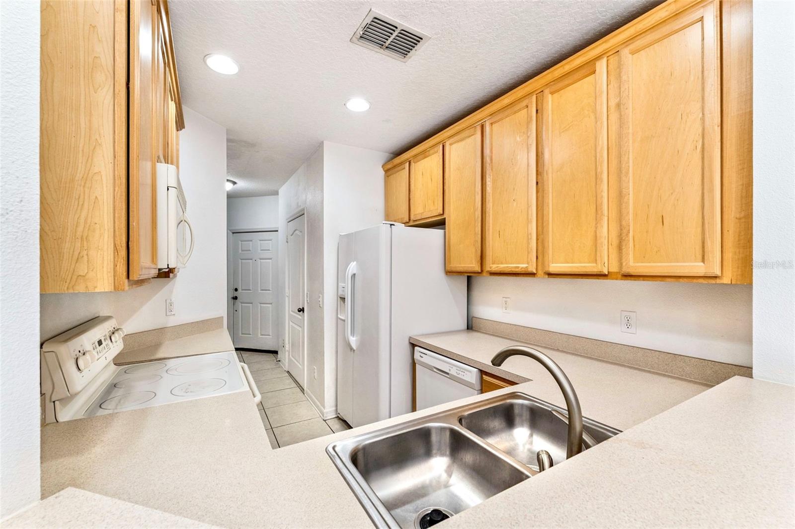 VICTORIA PINES CONDO - Residential