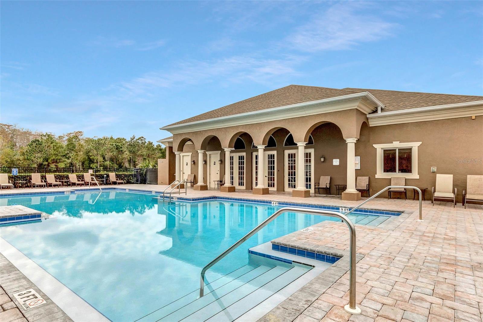 VICTORIA PINES CONDO - Residential