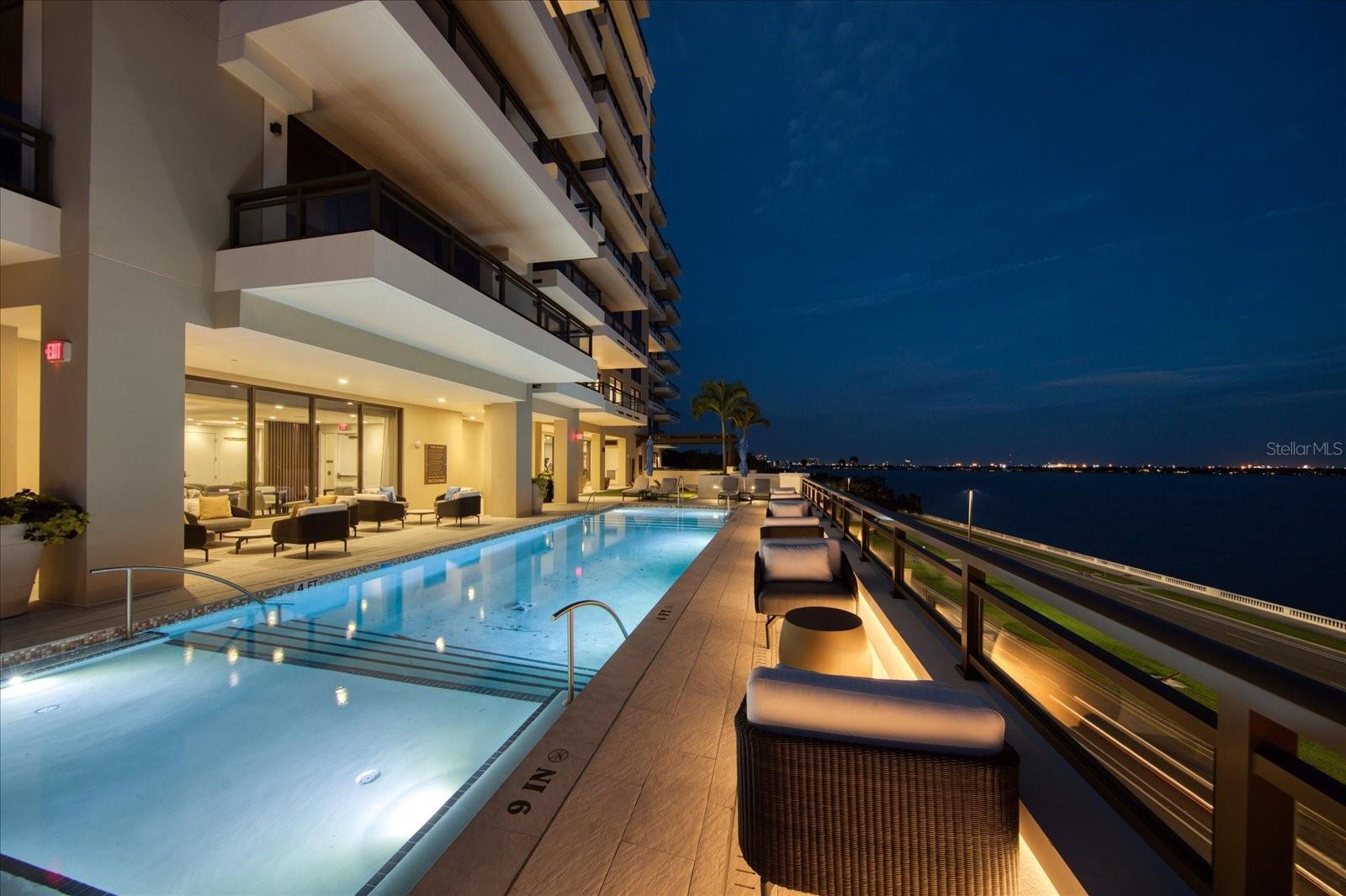 C9W | HYDE PARK HOUSE CONDOMINIUM - Residential