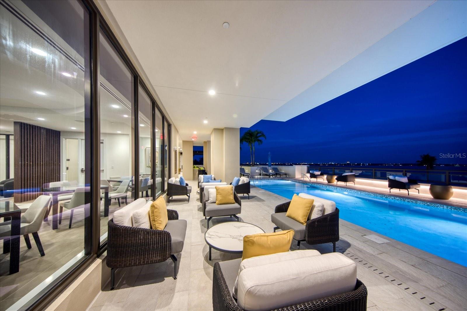 C9W | HYDE PARK HOUSE CONDOMINIUM - Residential