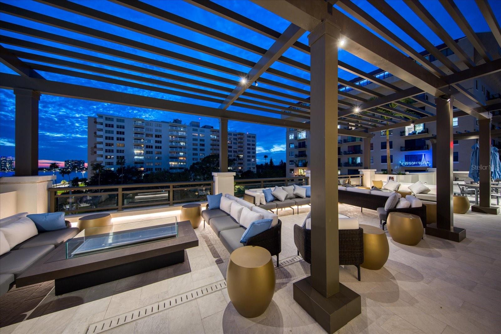 C9W | HYDE PARK HOUSE CONDOMINIUM - Residential