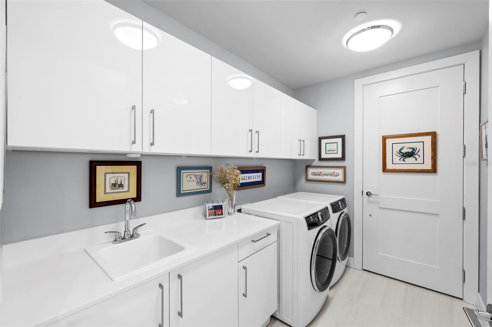 C9W | HYDE PARK HOUSE CONDOMINIUM - Residential