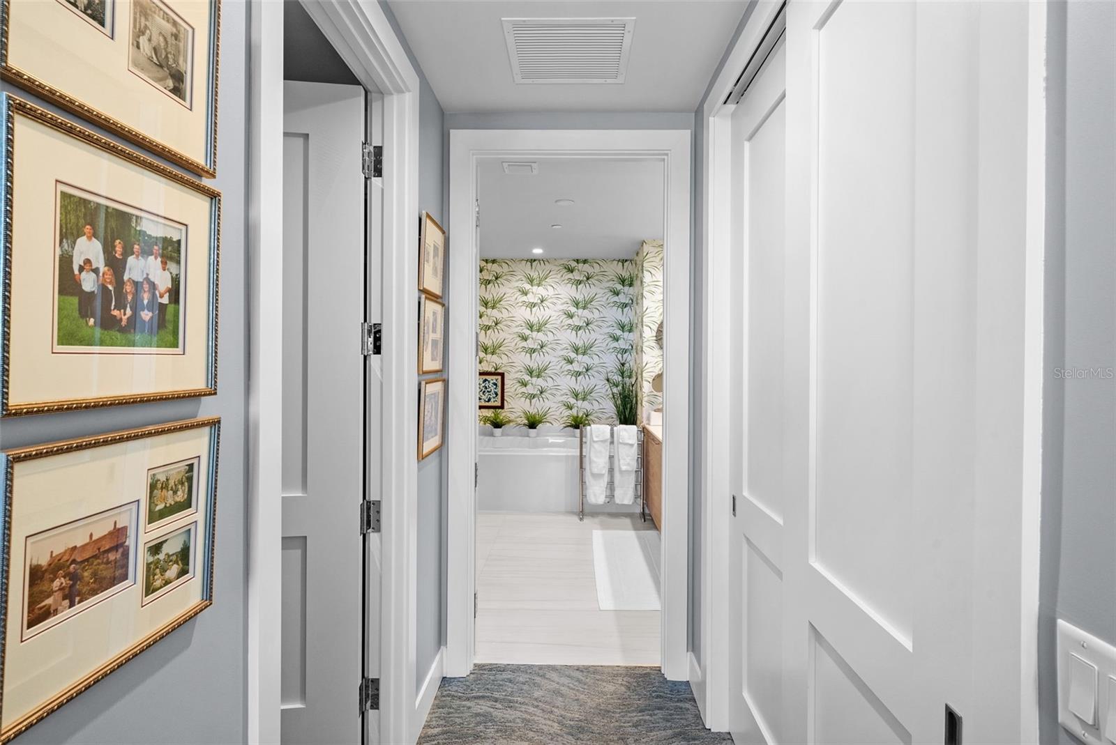 C9W | HYDE PARK HOUSE CONDOMINIUM - Residential