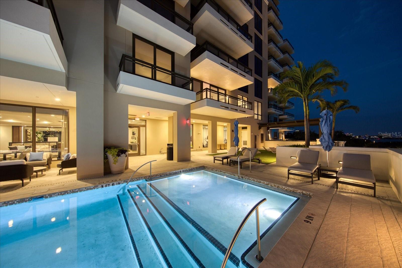 C9W | HYDE PARK HOUSE CONDOMINIUM - Residential