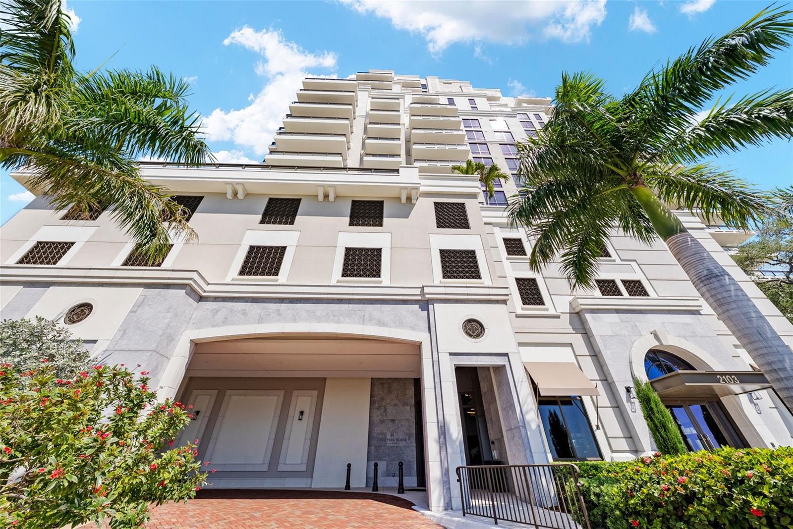 C9W | HYDE PARK HOUSE CONDOMINIUM - Residential