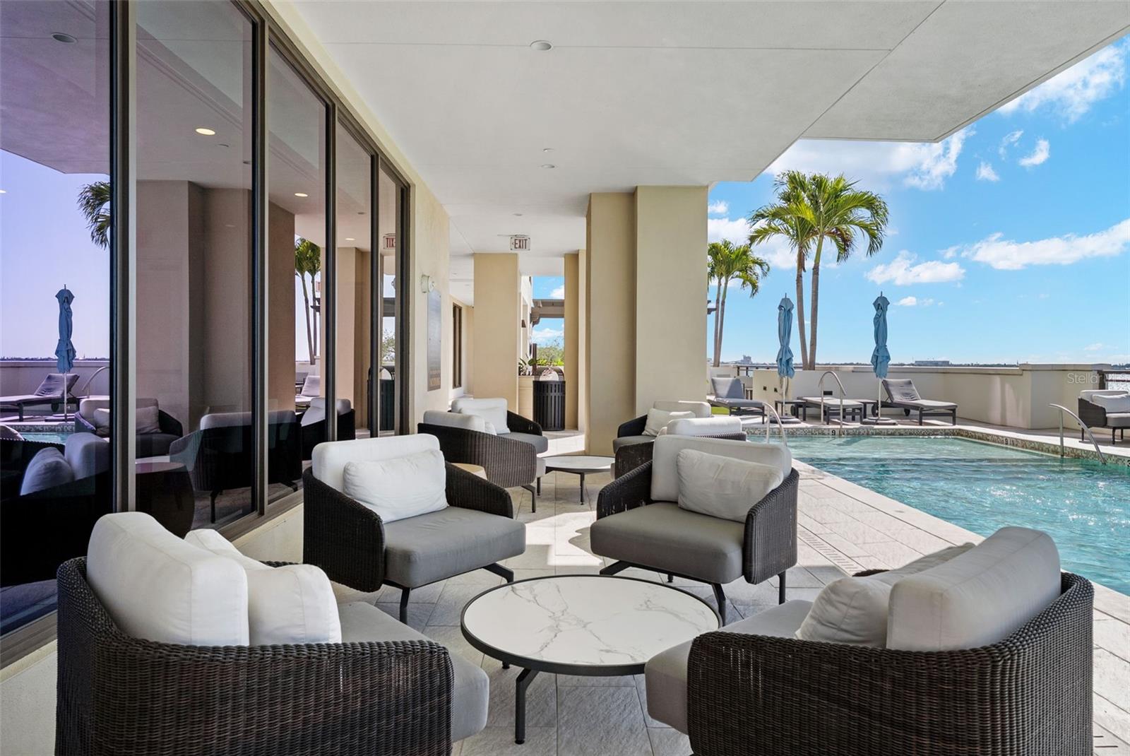 C9W | HYDE PARK HOUSE CONDOMINIUM - Residential