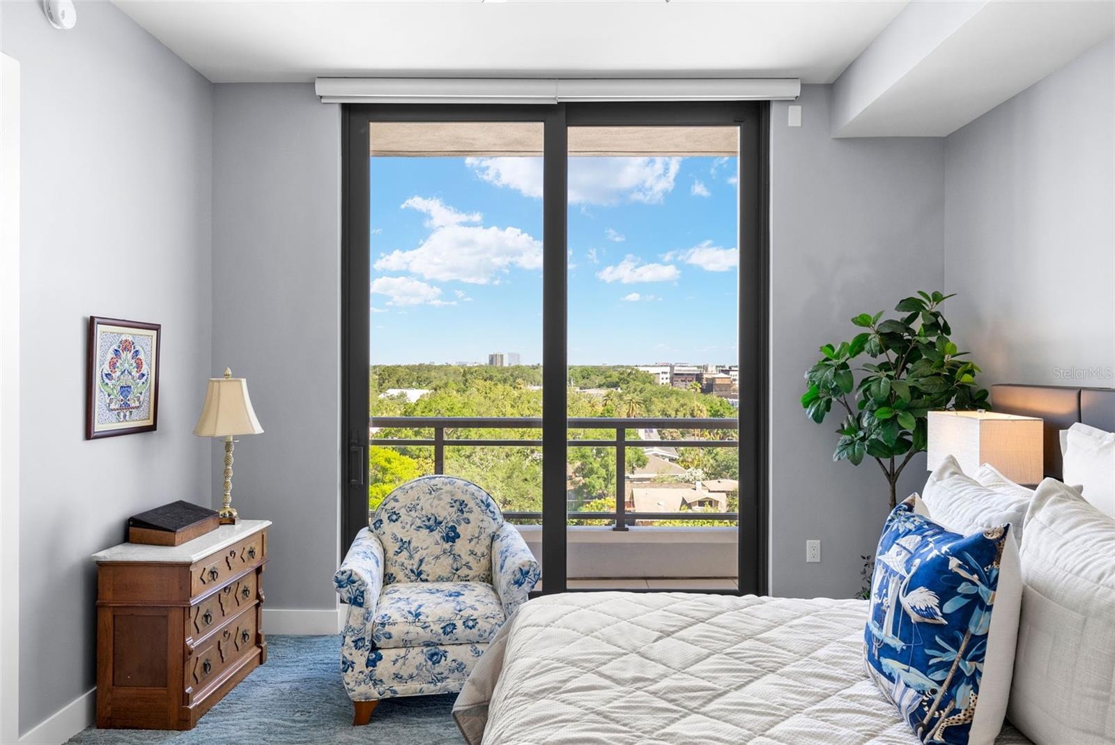 C9W | HYDE PARK HOUSE CONDOMINIUM - Residential