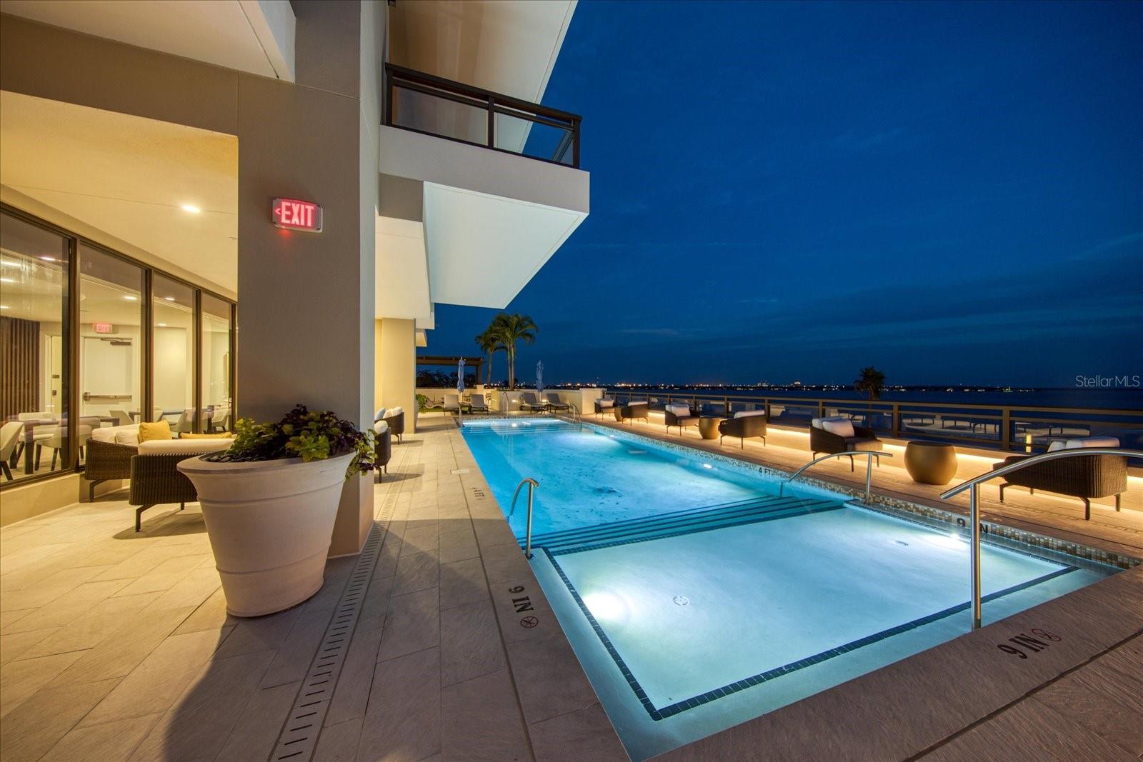 C9W | HYDE PARK HOUSE CONDOMINIUM - Residential