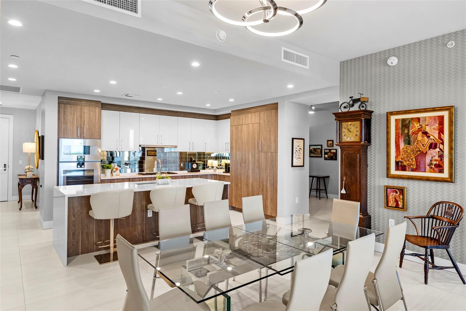 C9W | HYDE PARK HOUSE CONDOMINIUM - Residential