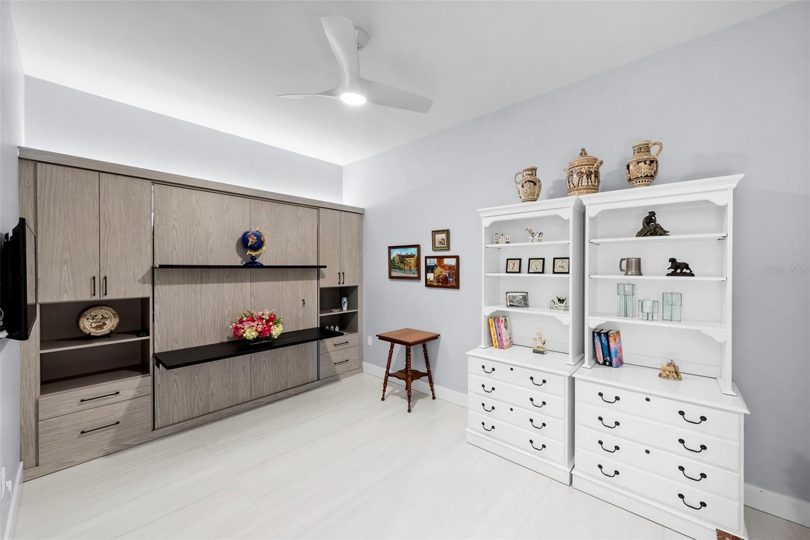 C9W | HYDE PARK HOUSE CONDOMINIUM - Residential