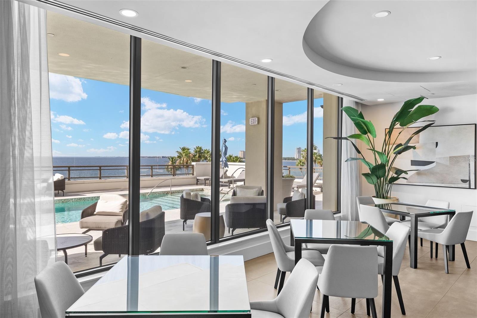 C9W | HYDE PARK HOUSE CONDOMINIUM - Residential