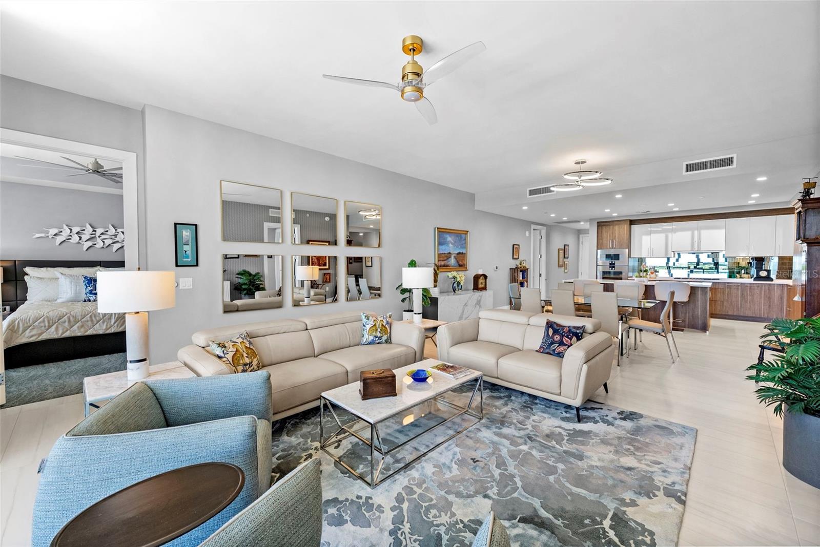 C9W | HYDE PARK HOUSE CONDOMINIUM - Residential