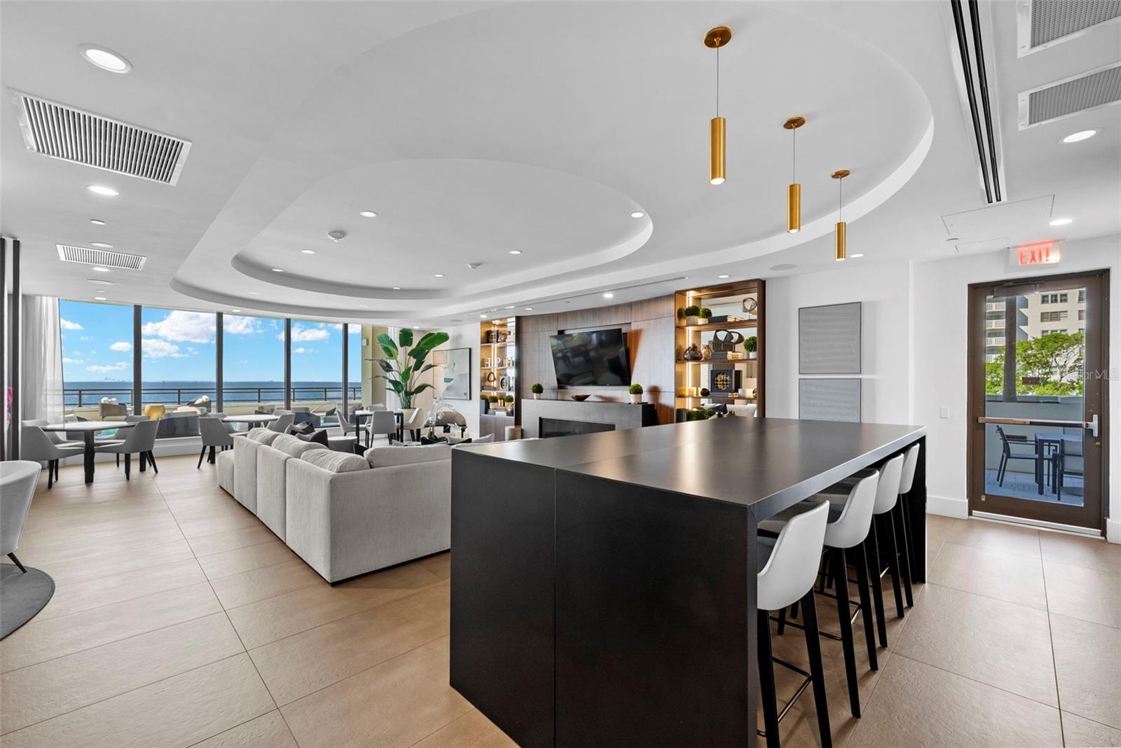 C9W | HYDE PARK HOUSE CONDOMINIUM - Residential