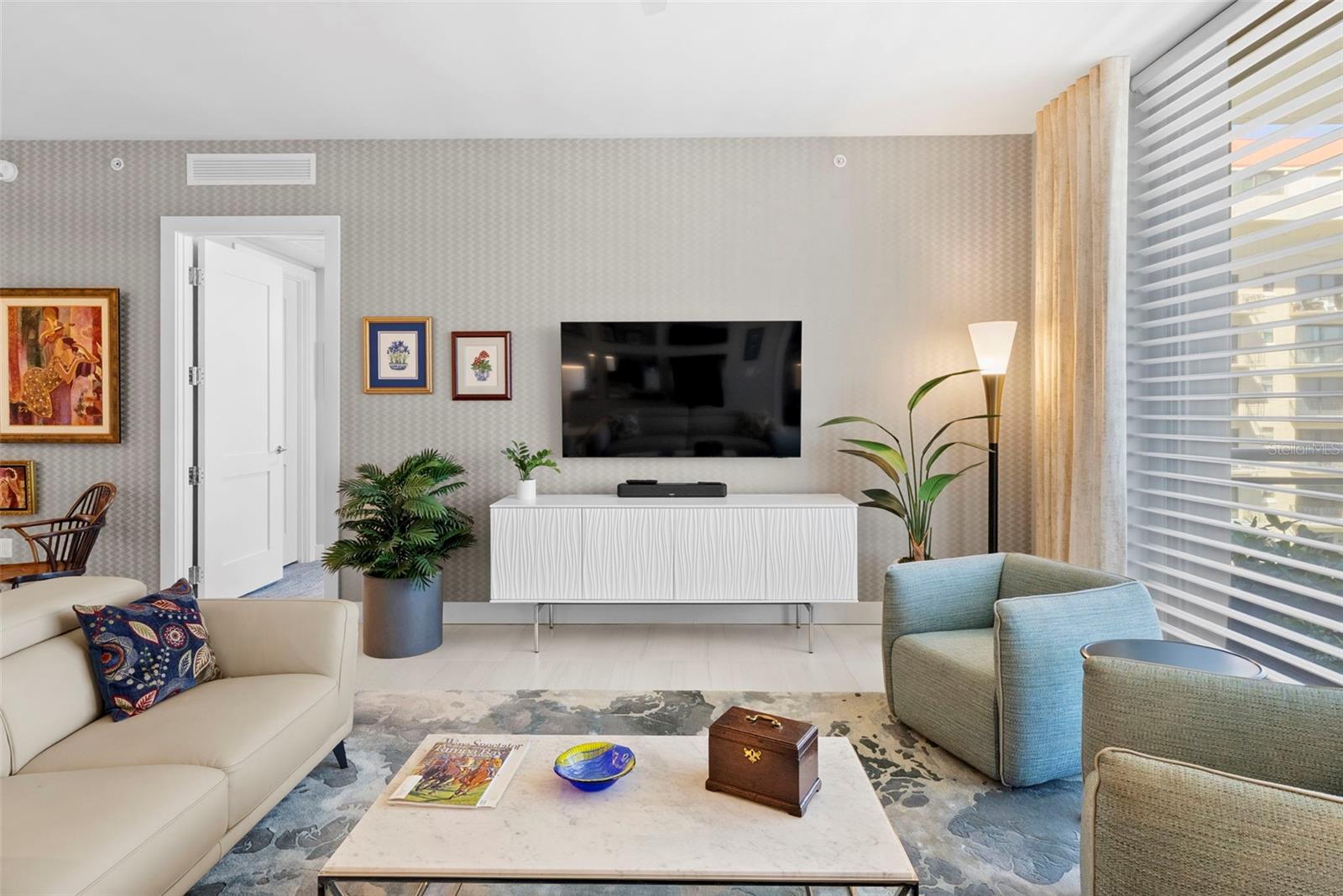 C9W | HYDE PARK HOUSE CONDOMINIUM - Residential