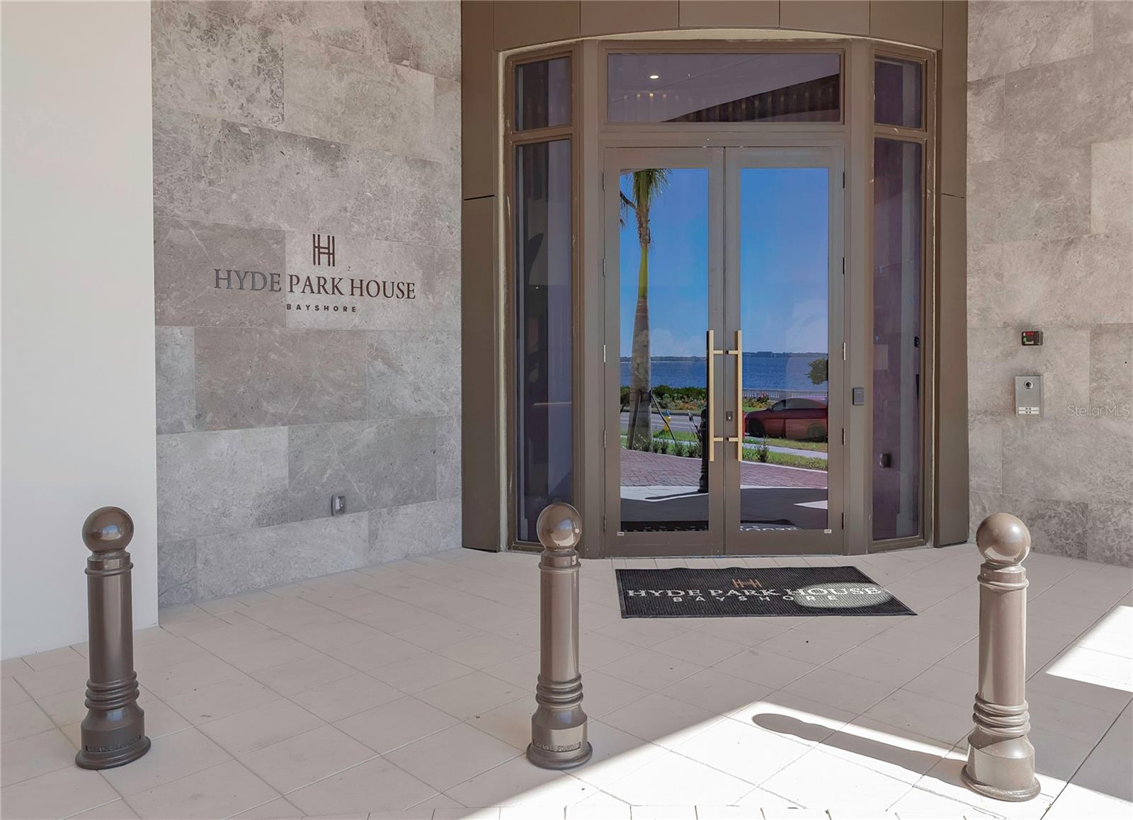 C9W | HYDE PARK HOUSE CONDOMINIUM - Residential