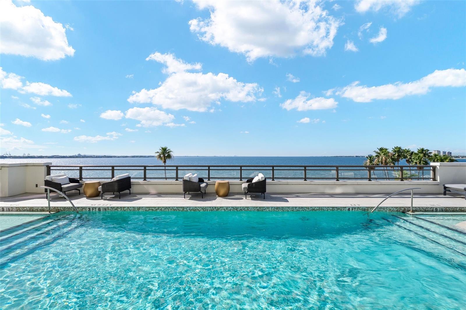 C9W | HYDE PARK HOUSE CONDOMINIUM - Residential