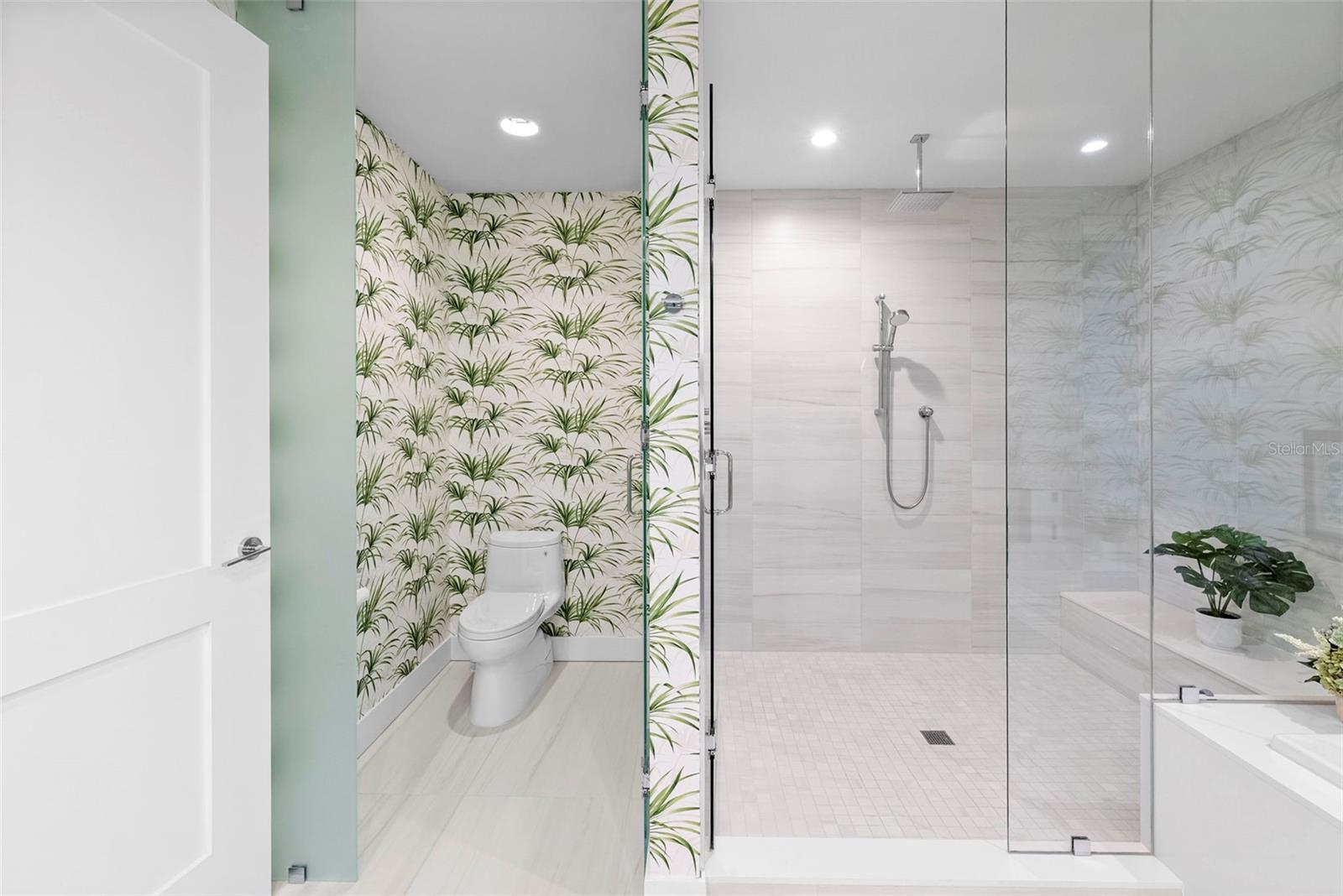 C9W | HYDE PARK HOUSE CONDOMINIUM - Residential