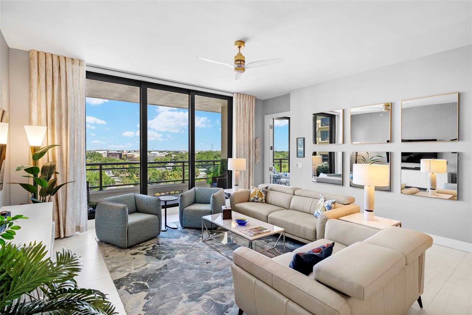 C9W | HYDE PARK HOUSE CONDOMINIUM - Residential