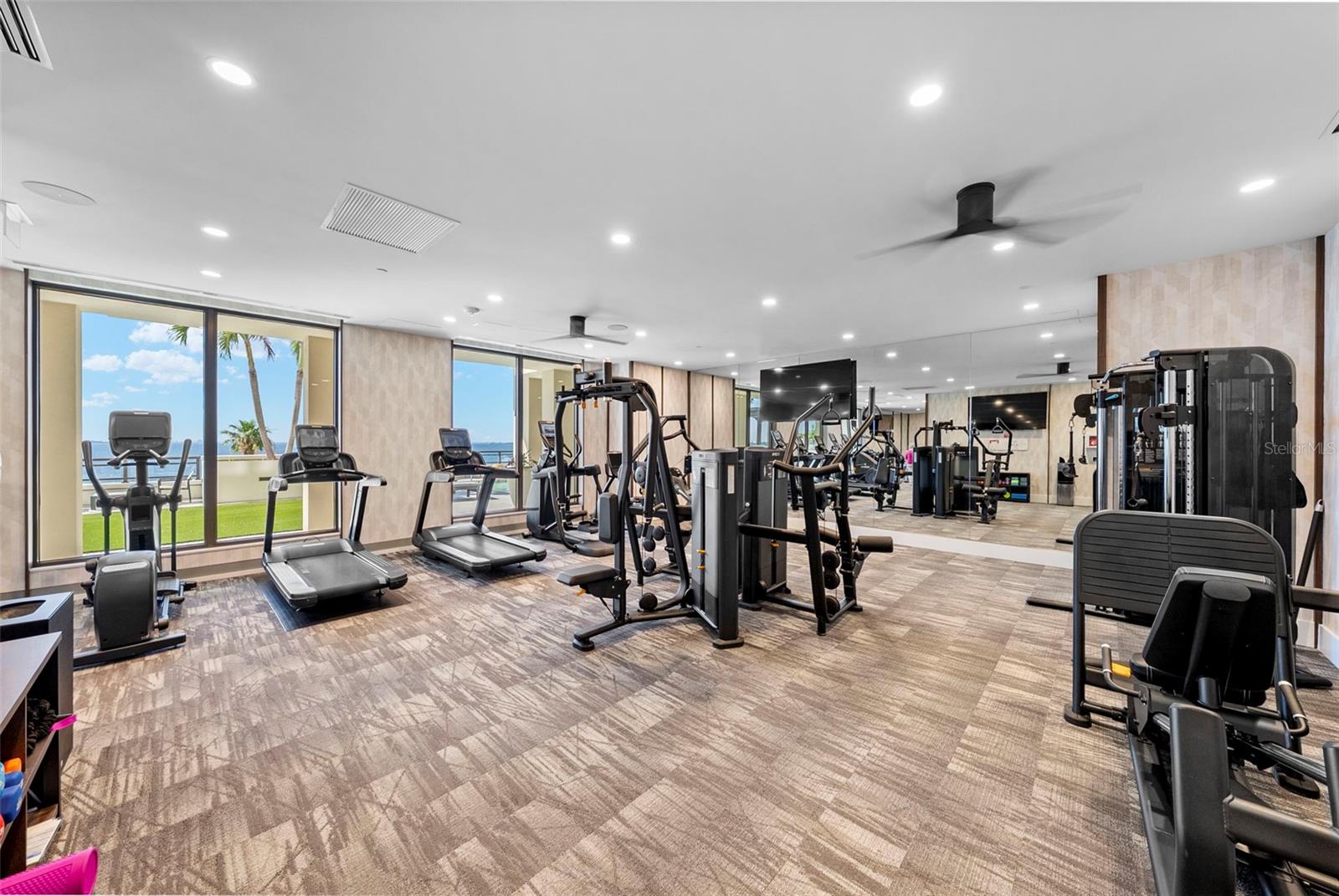 C9W | HYDE PARK HOUSE CONDOMINIUM - Residential