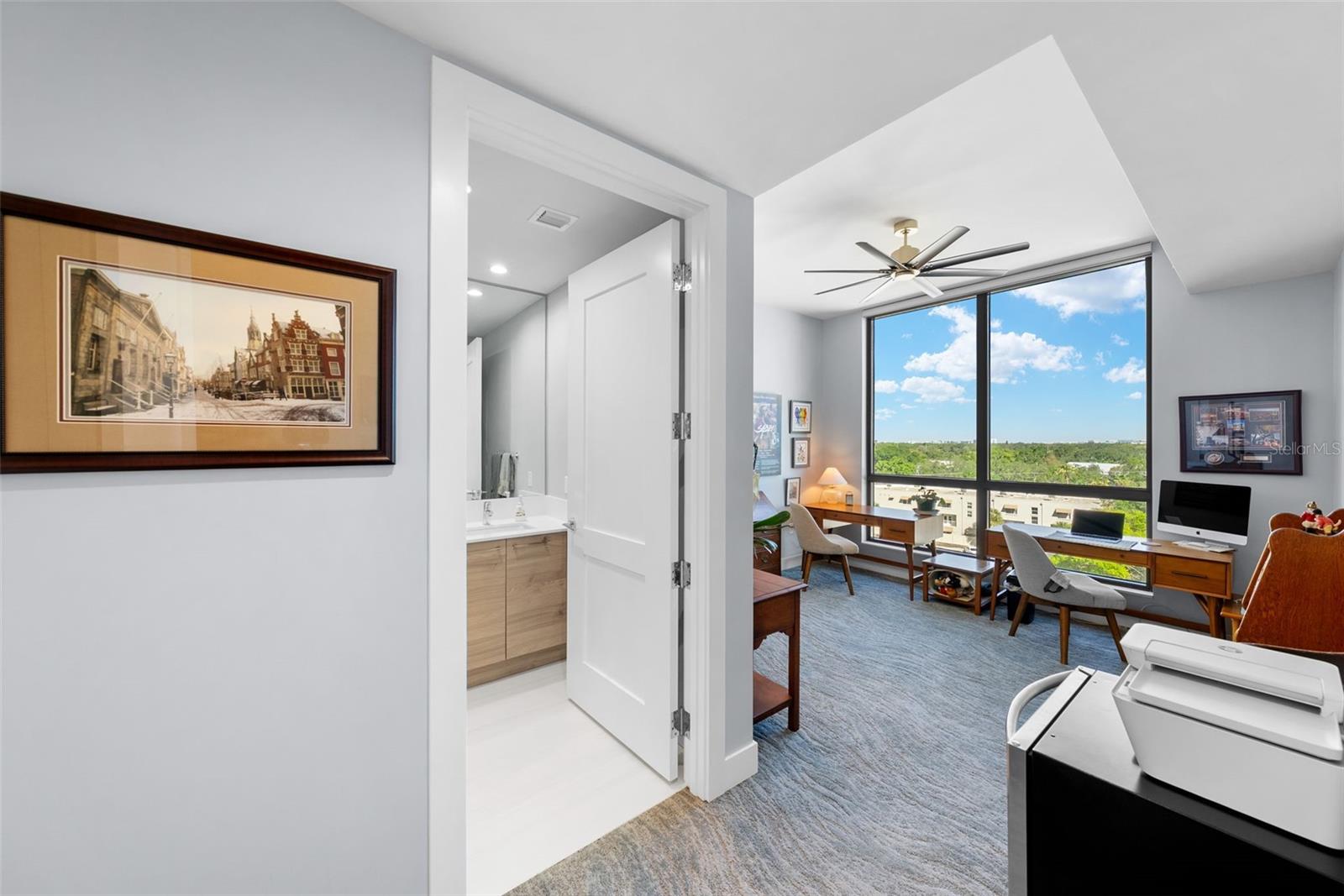 C9W | HYDE PARK HOUSE CONDOMINIUM - Residential