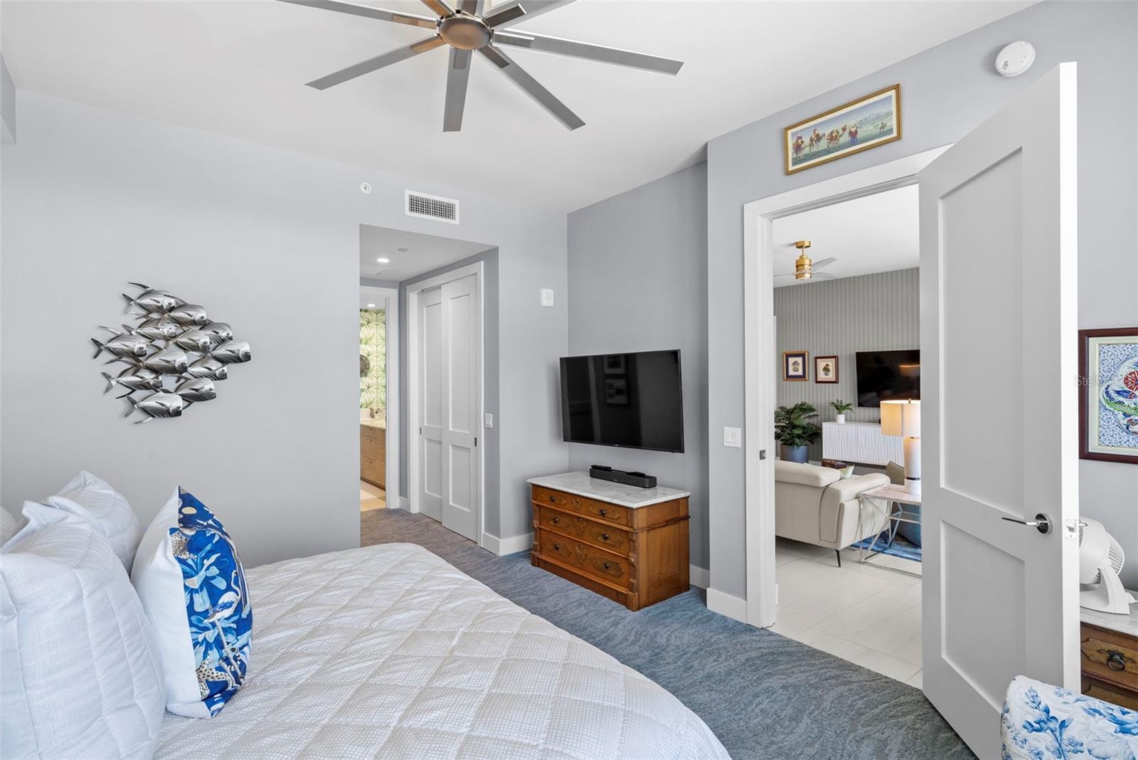 C9W | HYDE PARK HOUSE CONDOMINIUM - Residential